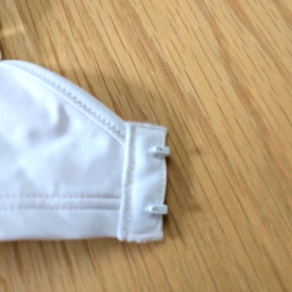 Bali (36D) Classic White Underwire Bra - Picture 8 of 9